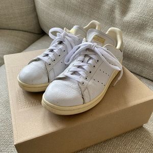 Limited Edition “Le Marque Aux Trois Bandes” Adidas Stan Smiths